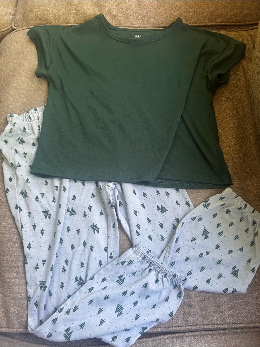 Girls GAP Forest Green Cropped Tee with Pine Print Pajama Set